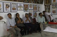 Celebrities pay tributes to Bapu Photos